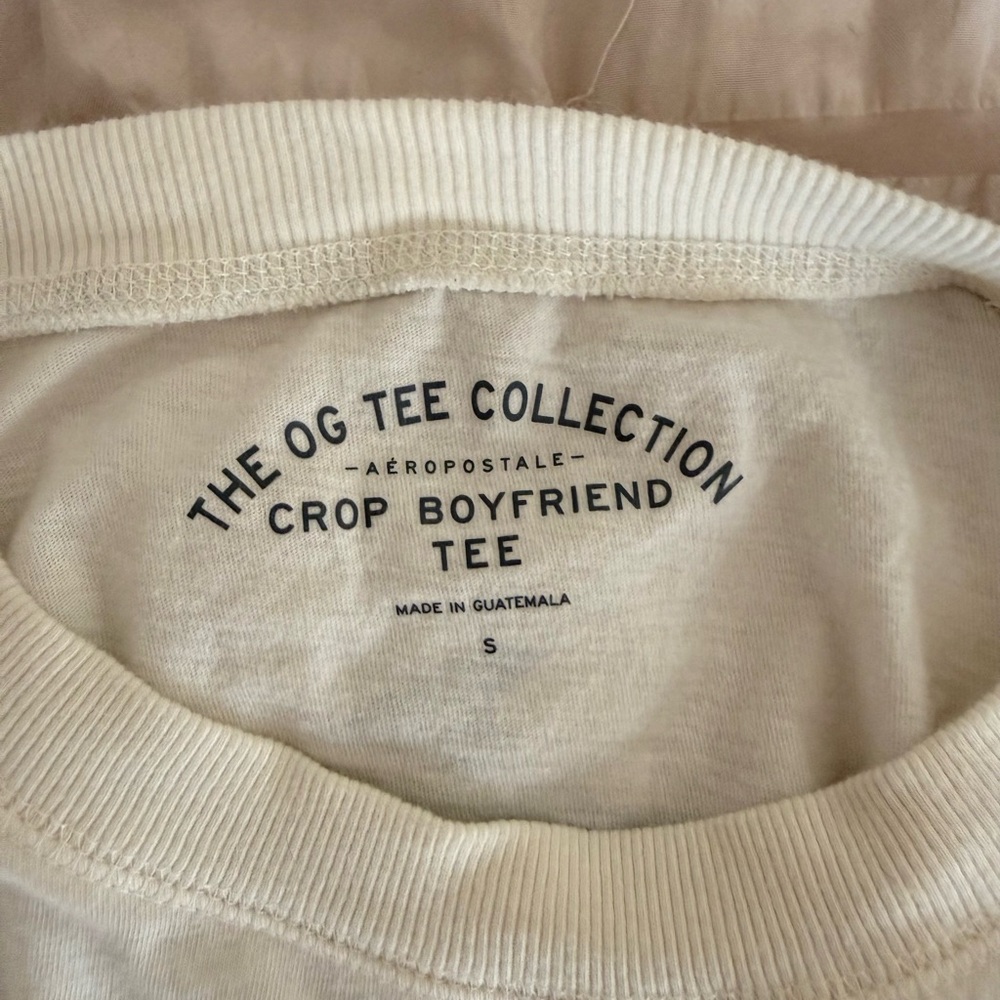 Aeropostale White Crop Top with Blue Graphic - Picture 3 of 3